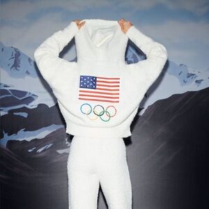 SKIMS Team USA Collab Limited Edition Fuzzy White Zip-Up Hoodie 🇺🇸 Size S/M
